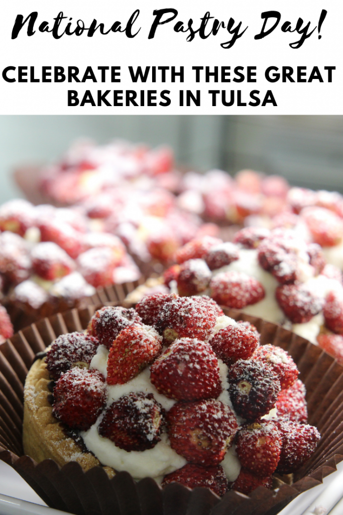 Delicious fruit tarts sprinkled with powder sugar